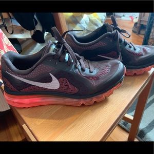 Nike women’s Airmaxes !!
